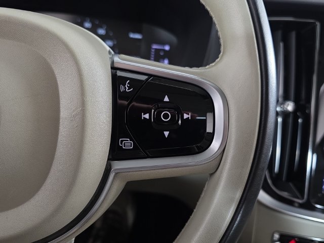 Used 2019 Volvo S60 T5 Momentum FWD image 14