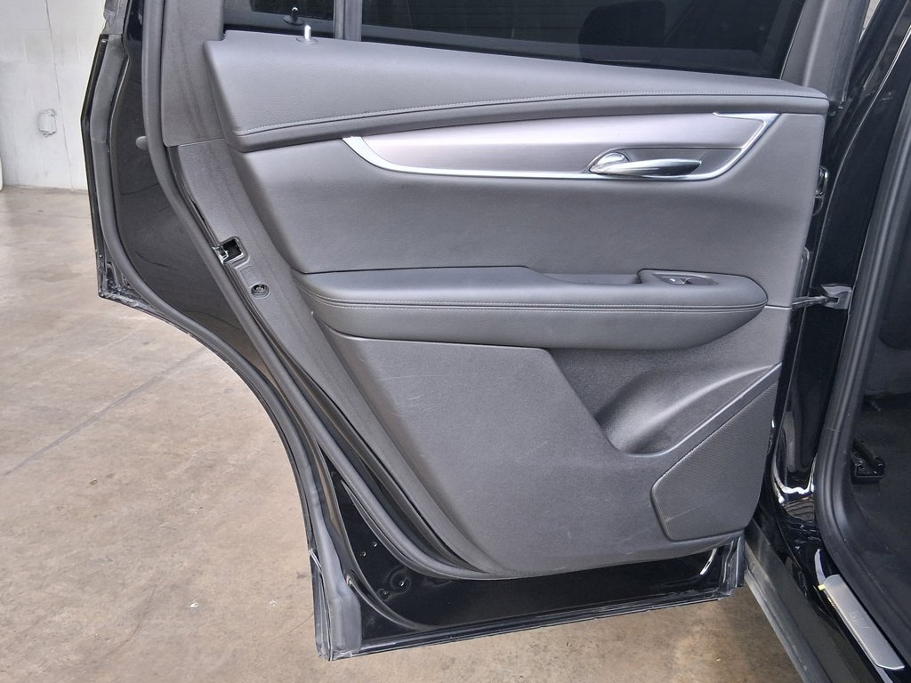 Certified 2025 Cadillac XT6 Luxury w/ LPO, Red Accent Package FWD image 22