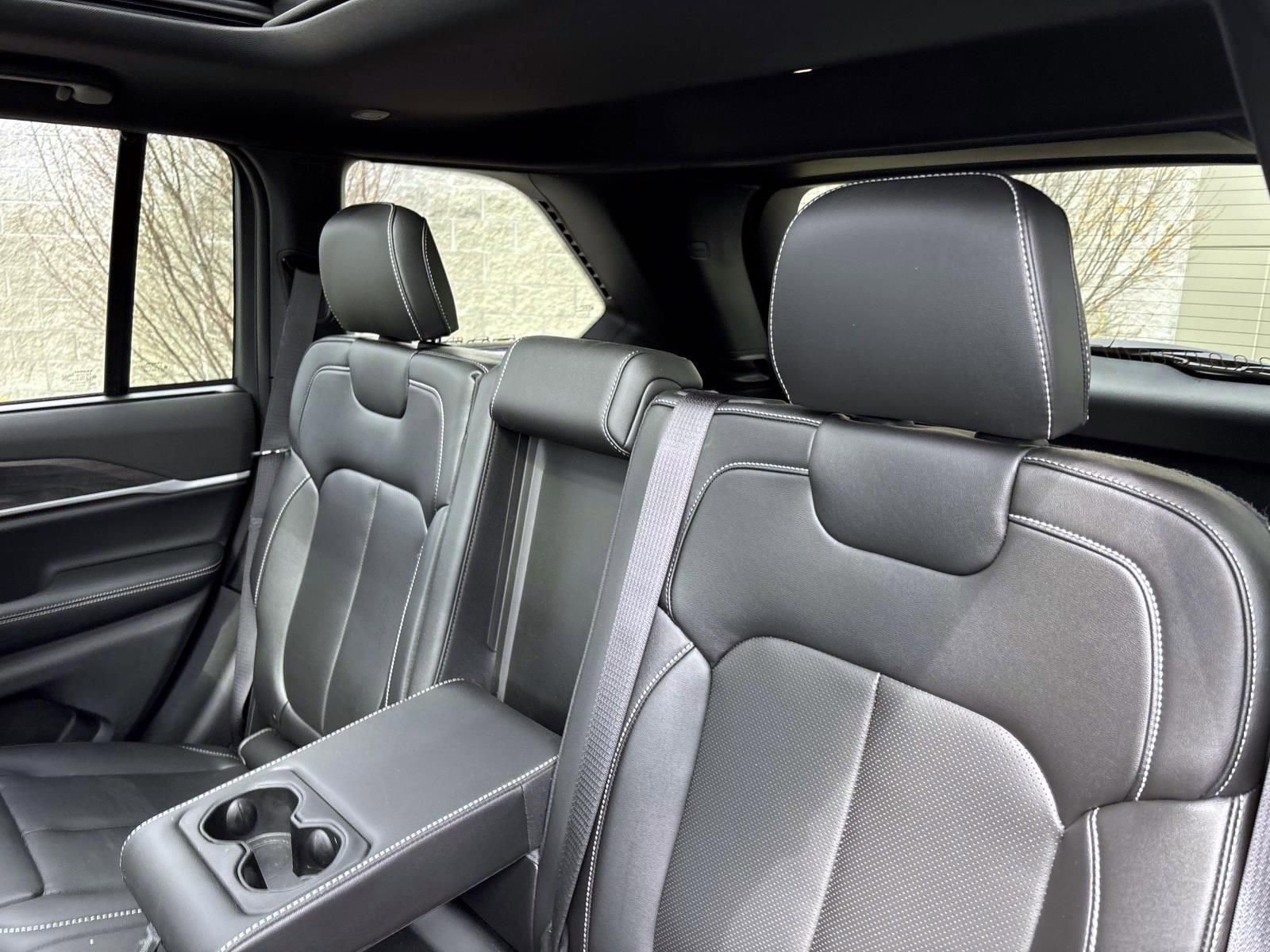 Used 2025 Jeep Grand Cherokee Limited w/ Luxury Tech Group II image 26