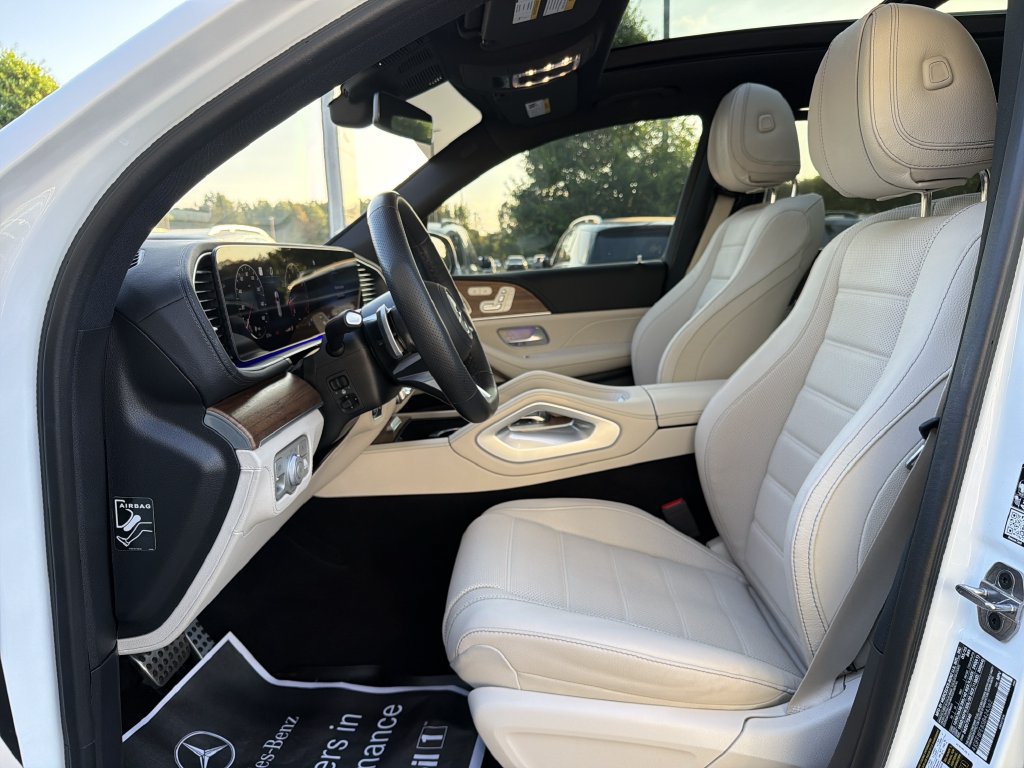 Used 2025 Mercedes-Benz GLS 580 4MATIC image 11