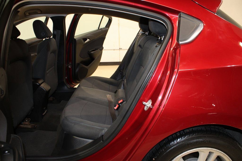 Used 2017 Chevrolet Cruze LT image 12
