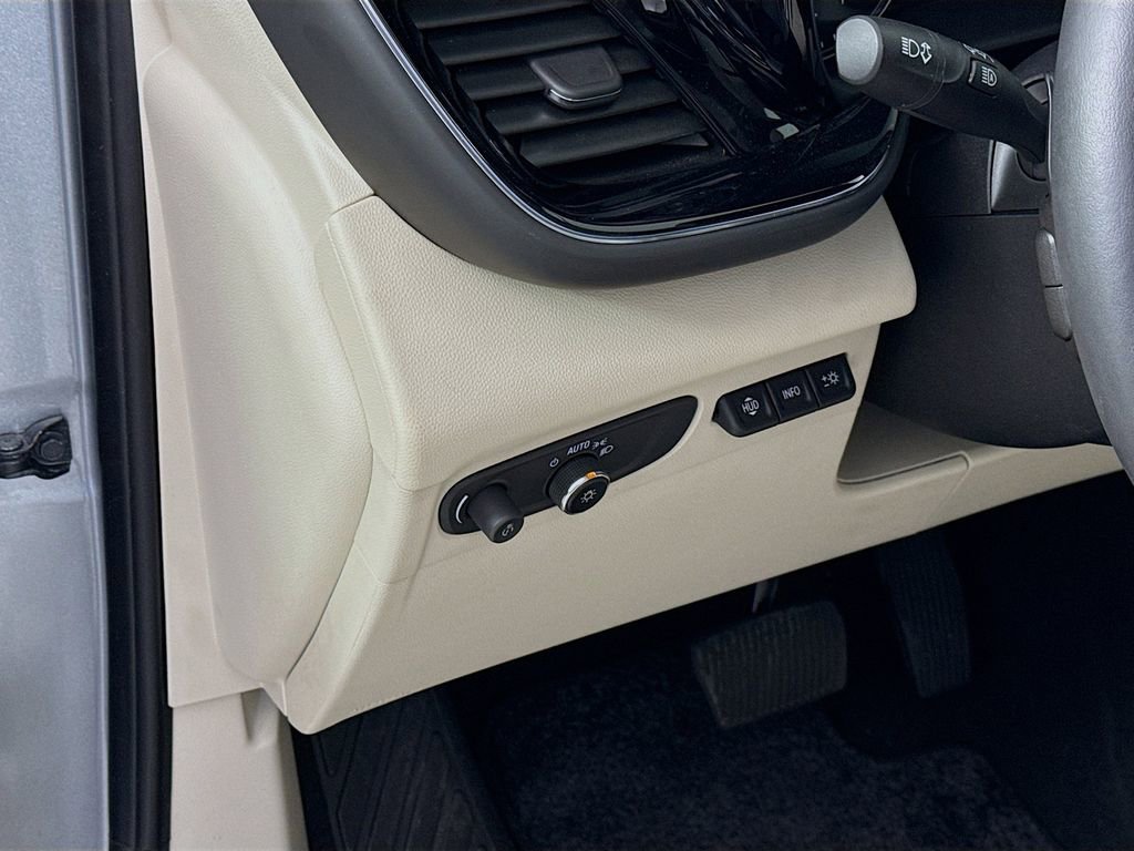 Used 2023 Buick Envision Avenir AWD/4WD image 10