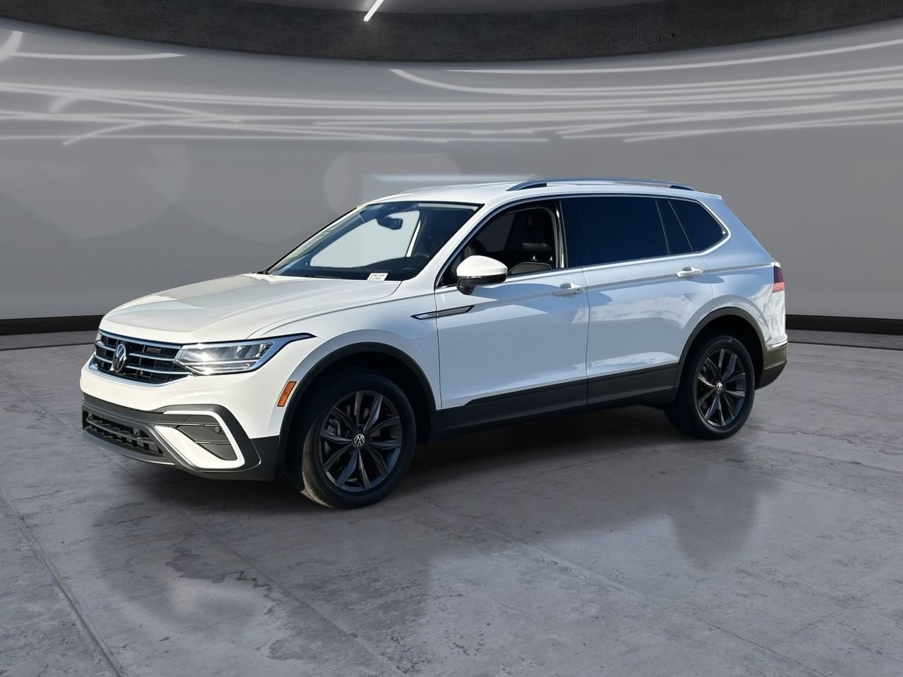 Used 2022 Volkswagen Tiguan SE FWD image 3