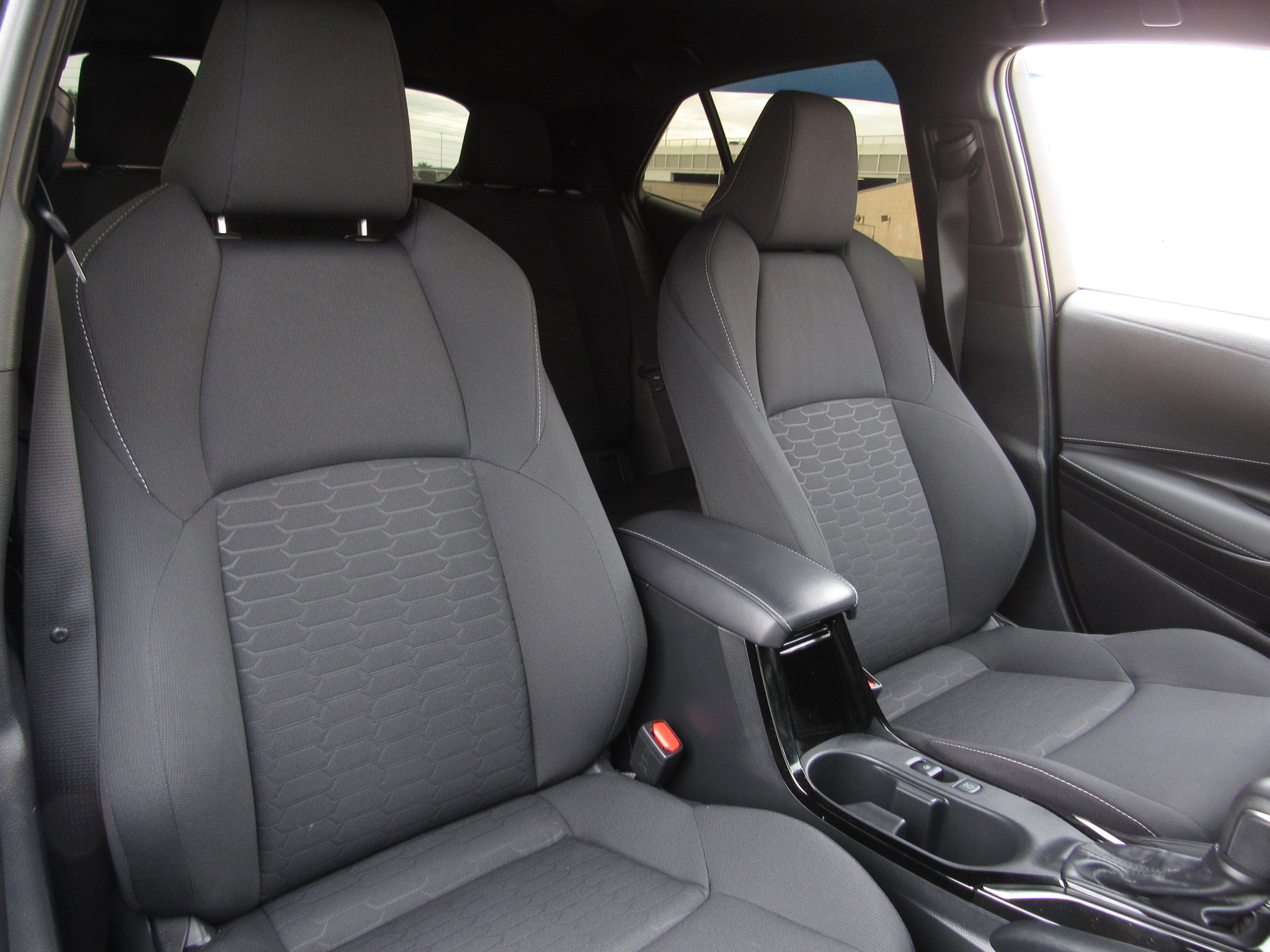 Used 2025 Toyota Corolla SE w/ SE Package image 10