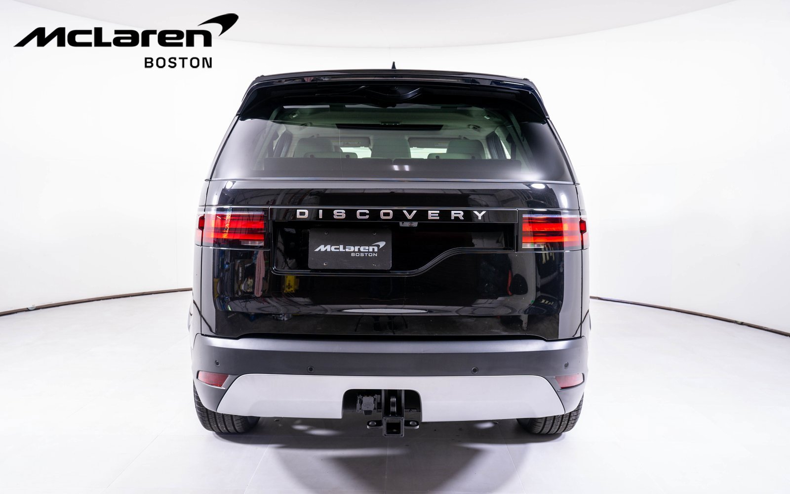 Used 2025 Land Rover Discovery S image 4
