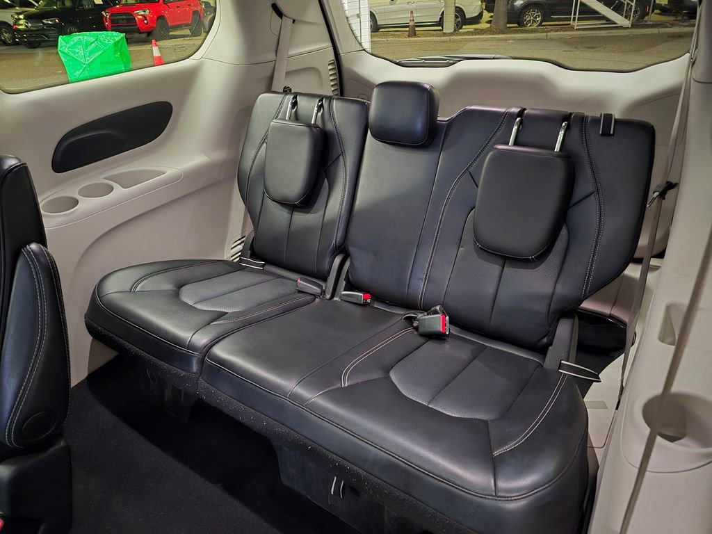 Certified 2024 Chrysler Pacifica Touring-L image 29