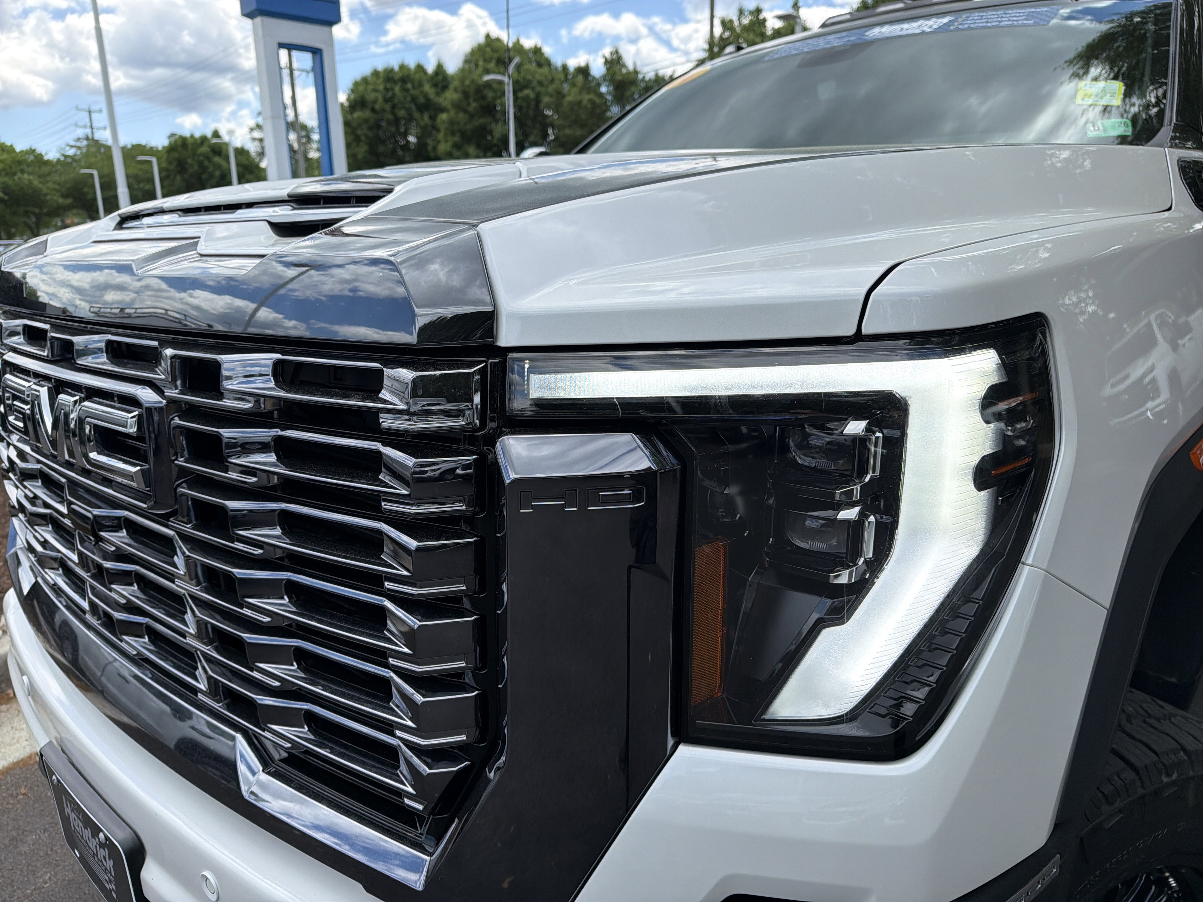 Used 2024 GMC Sierra 2500 Denali Ultimate image 6