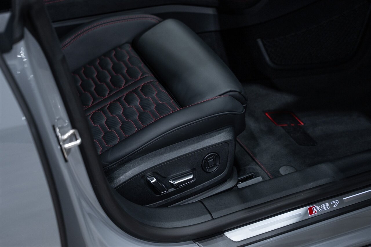 Used 2023 Audi RS 7 Sportback AWD/4WD image 38