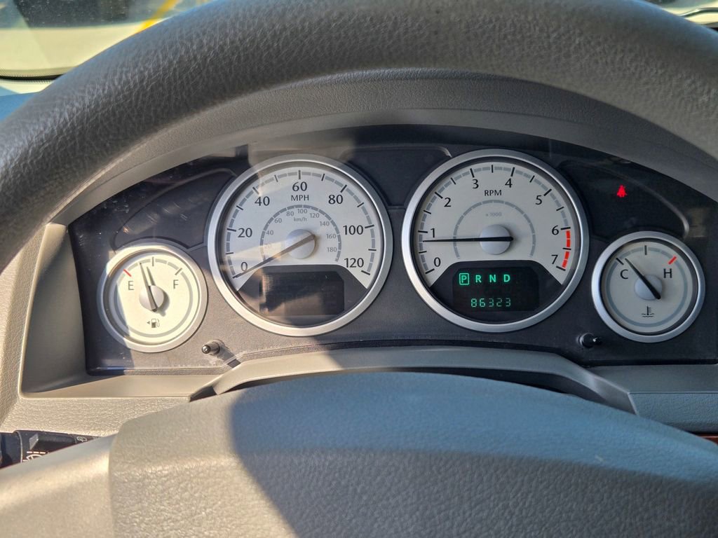 Used 2009 Chrysler Town & Country LX image 33