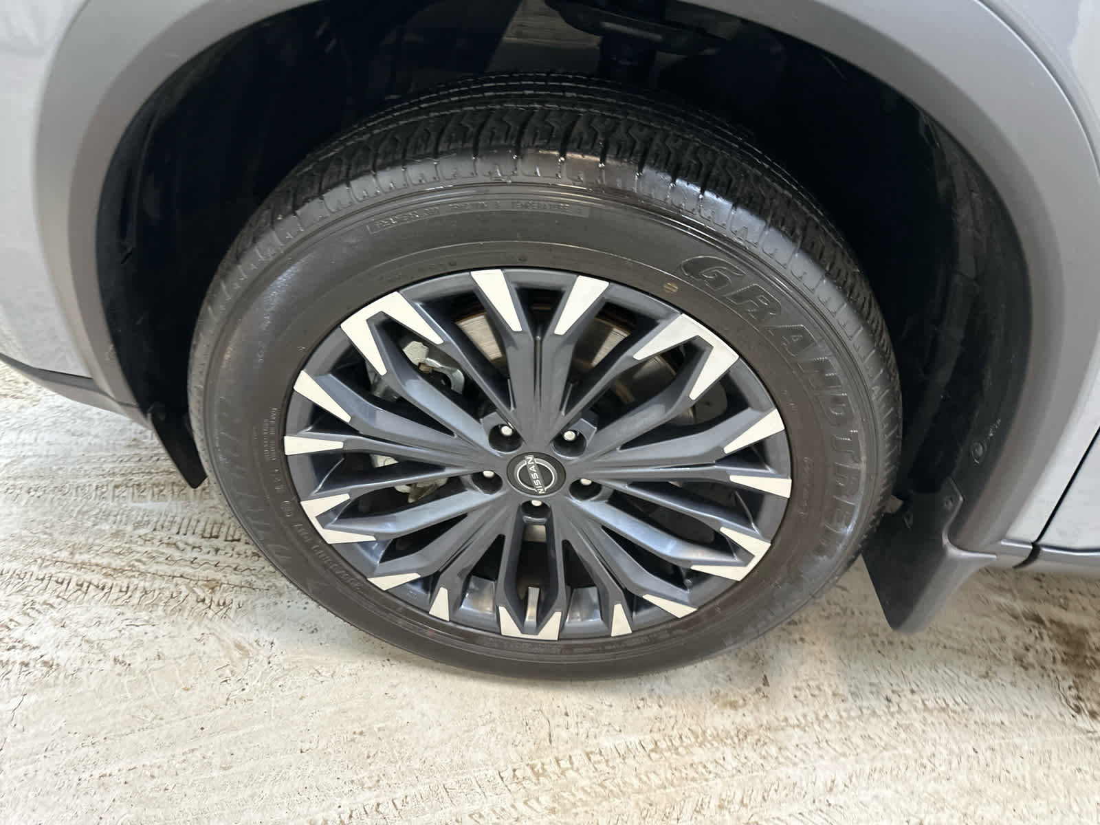 Certified 2025 Nissan Rogue SL w/ Tech Package image 12