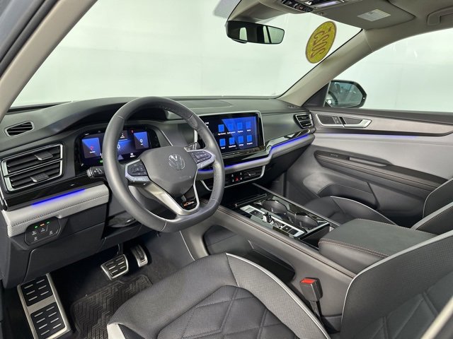 Used 2025 Volkswagen Atlas Peak Edition SE image 12
