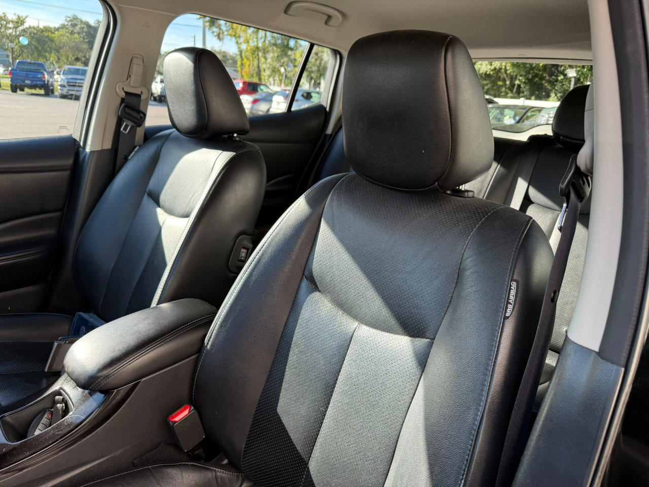 Used 2013 Nissan Leaf SL w/ Premium Pkg image 23