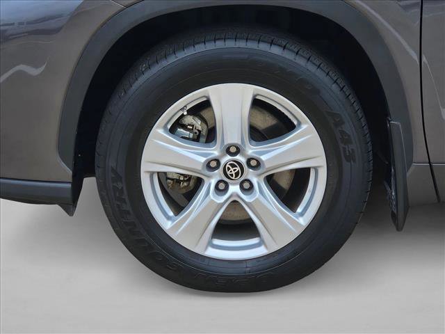 Used 2023 Toyota Highlander LE image 22
