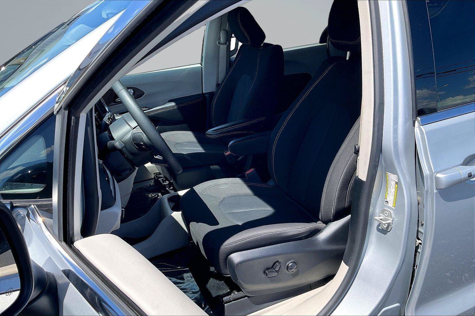 Used 2024 Chrysler Voyager LX FWD image 24