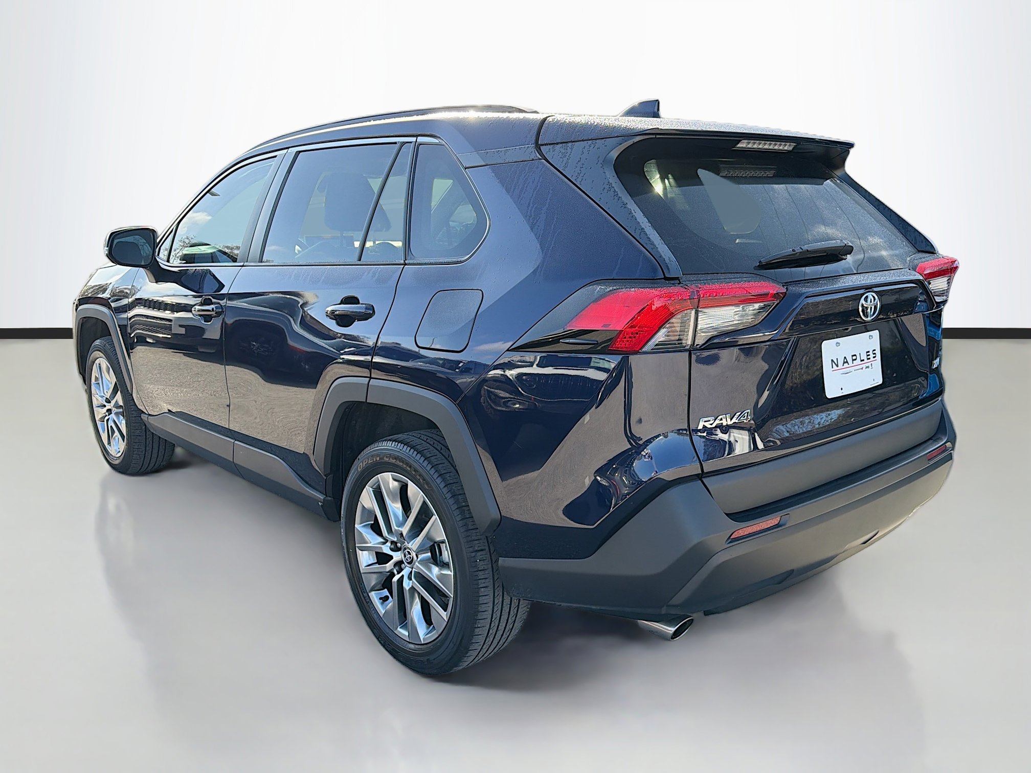 Used 2023 Toyota RAV4 XLE Premium image 5