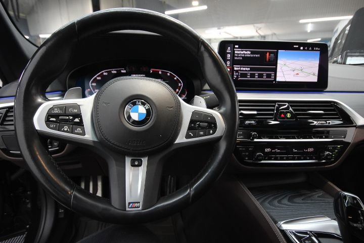 Used 2023 BMW M550i xDrive w/ Executive Package image 31