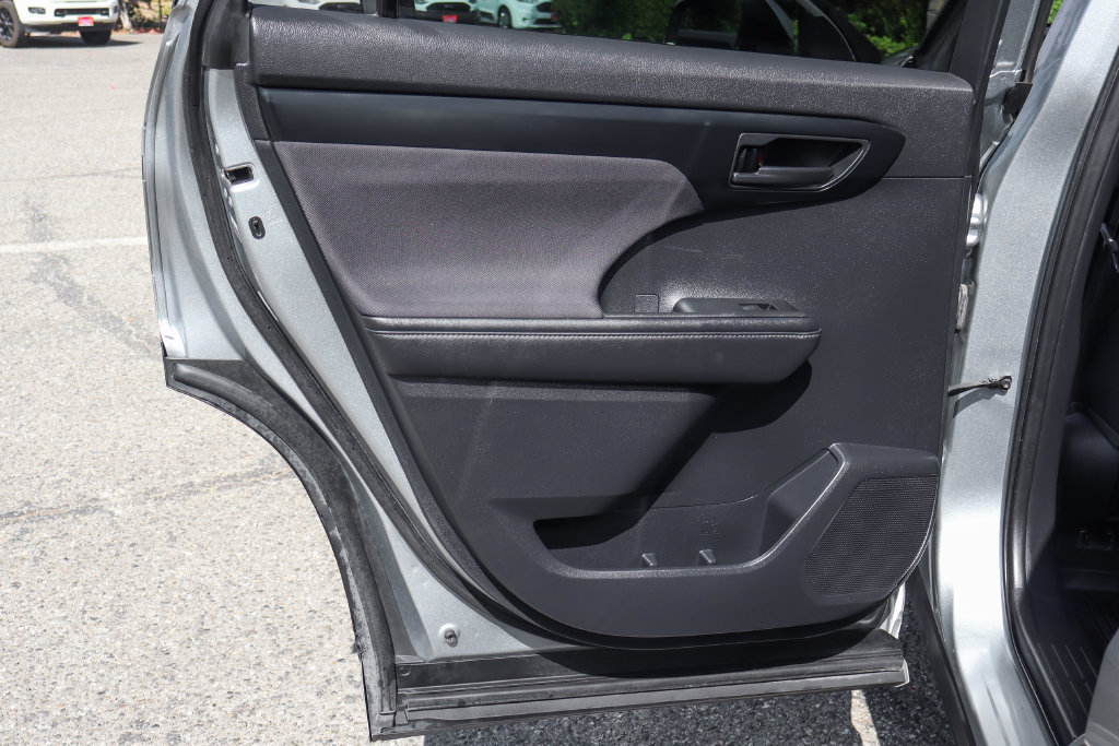 Used 2021 Toyota Highlander L FWD image 41