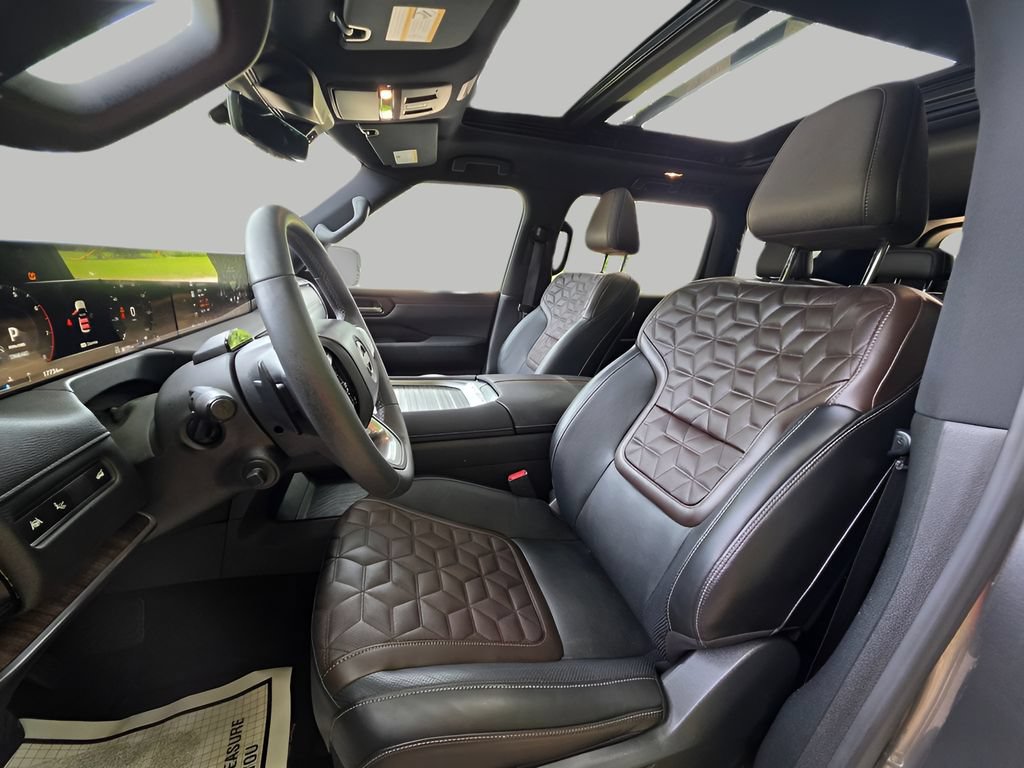 Used 2025 Nissan Armada Platinum Reserve AWD/4WD image 22
