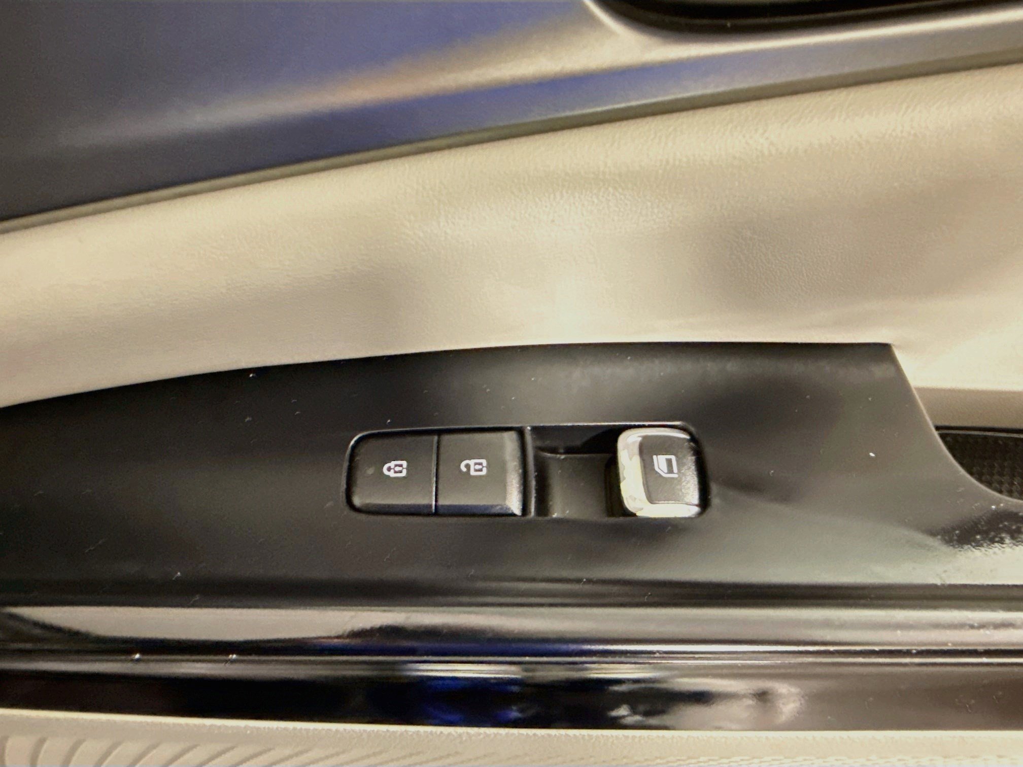 Used 2023 Kia Carnival LX FWD image 29