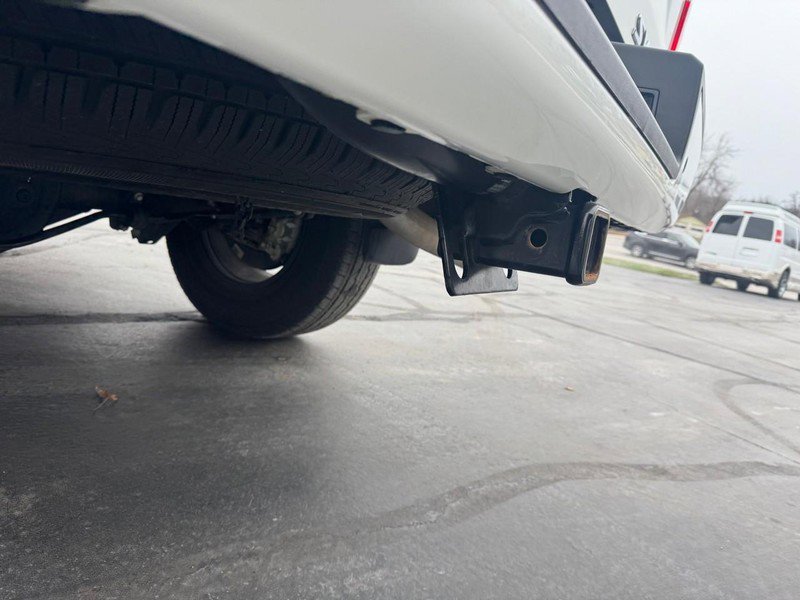 Used 2024 Nissan Titan SV w/ SV Convenience Package image 9