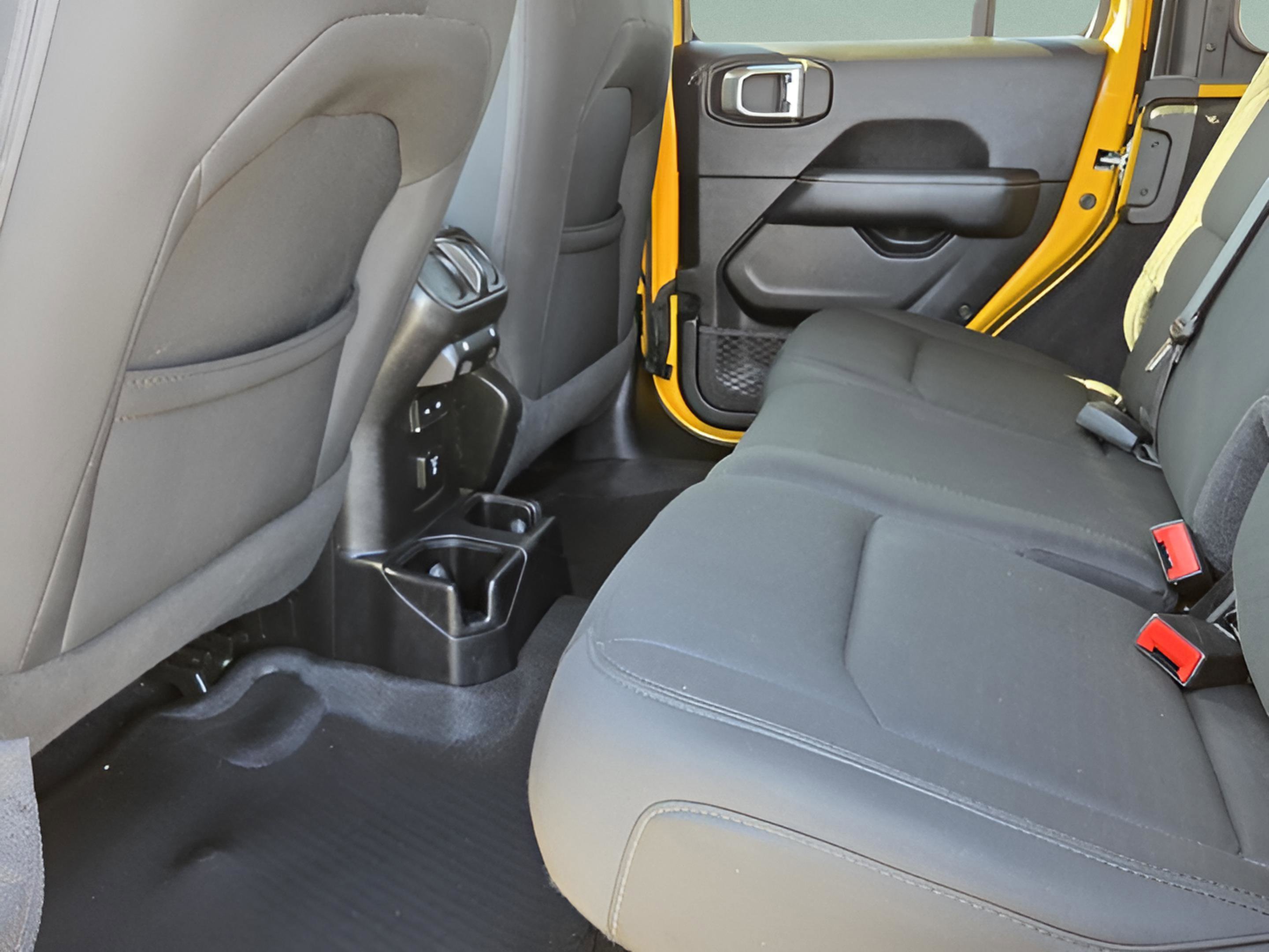 Used 2020 Jeep Wrangler Unlimited Sahara image 9