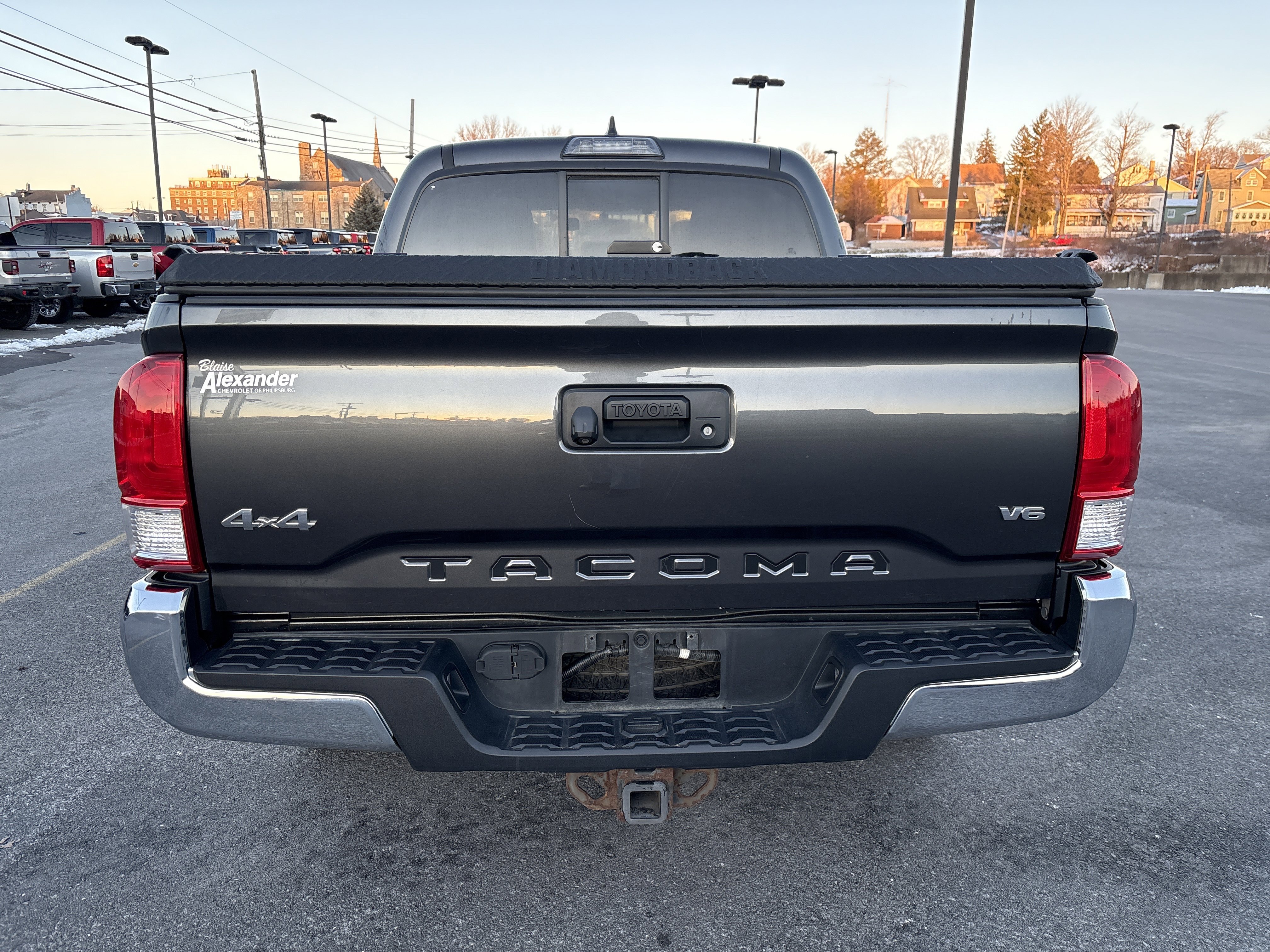 Used 2017 Toyota Tacoma SR5 video 4