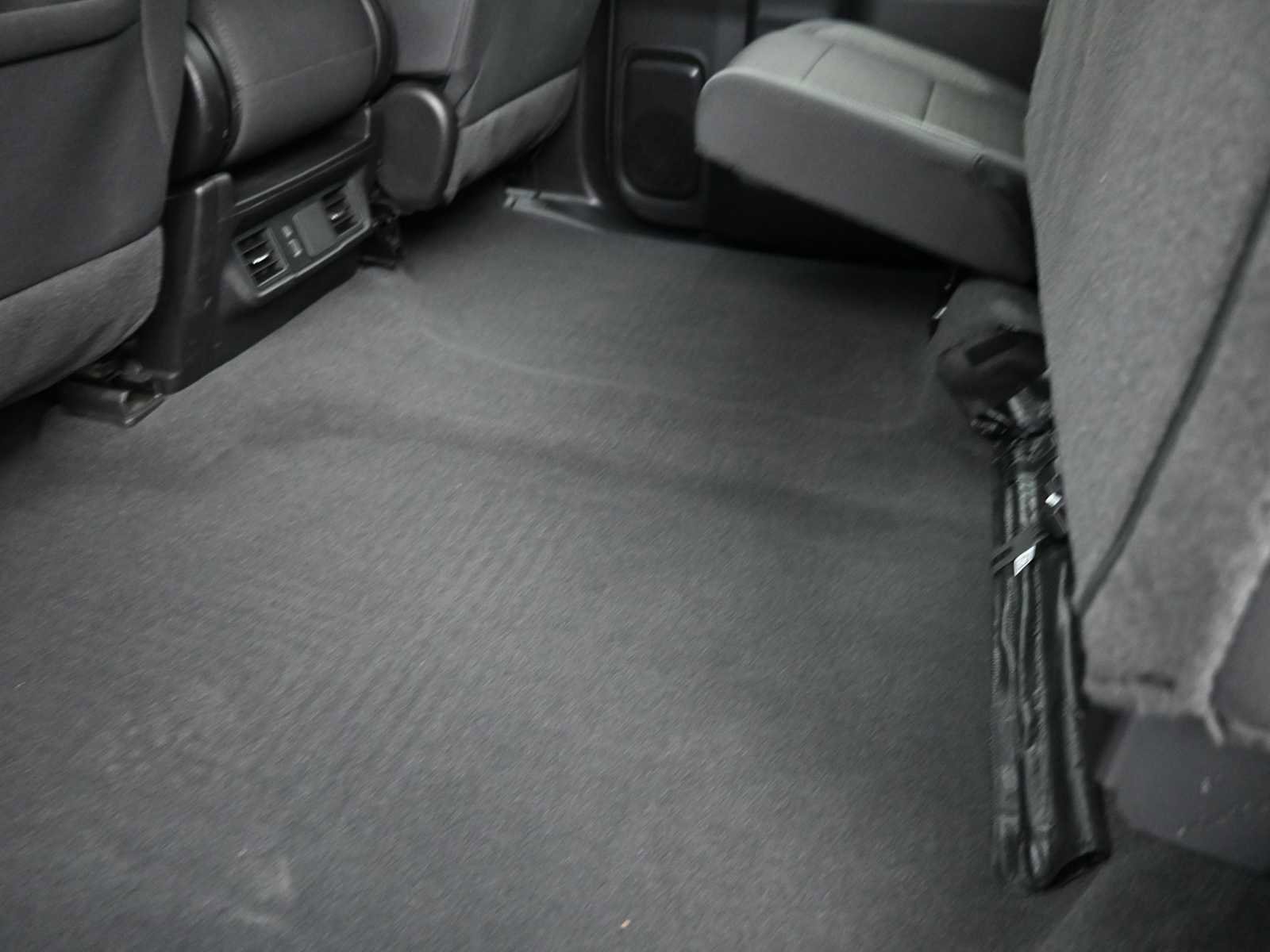 Used 2024 Chevrolet Silverado 2500 Custom w/ Custom Value Package image 6