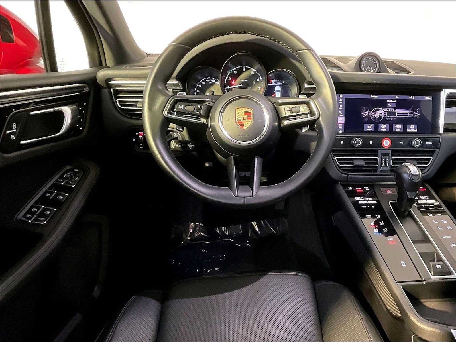 Certified 2023 Porsche Macan AWD/4WD image 13