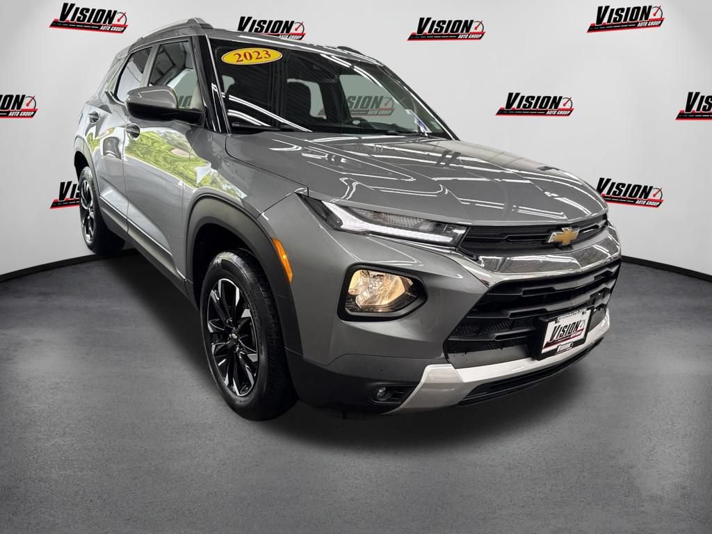 Used 2023 Chevrolet TrailBlazer LT w/ Convenience Package AWD/4WD image 3