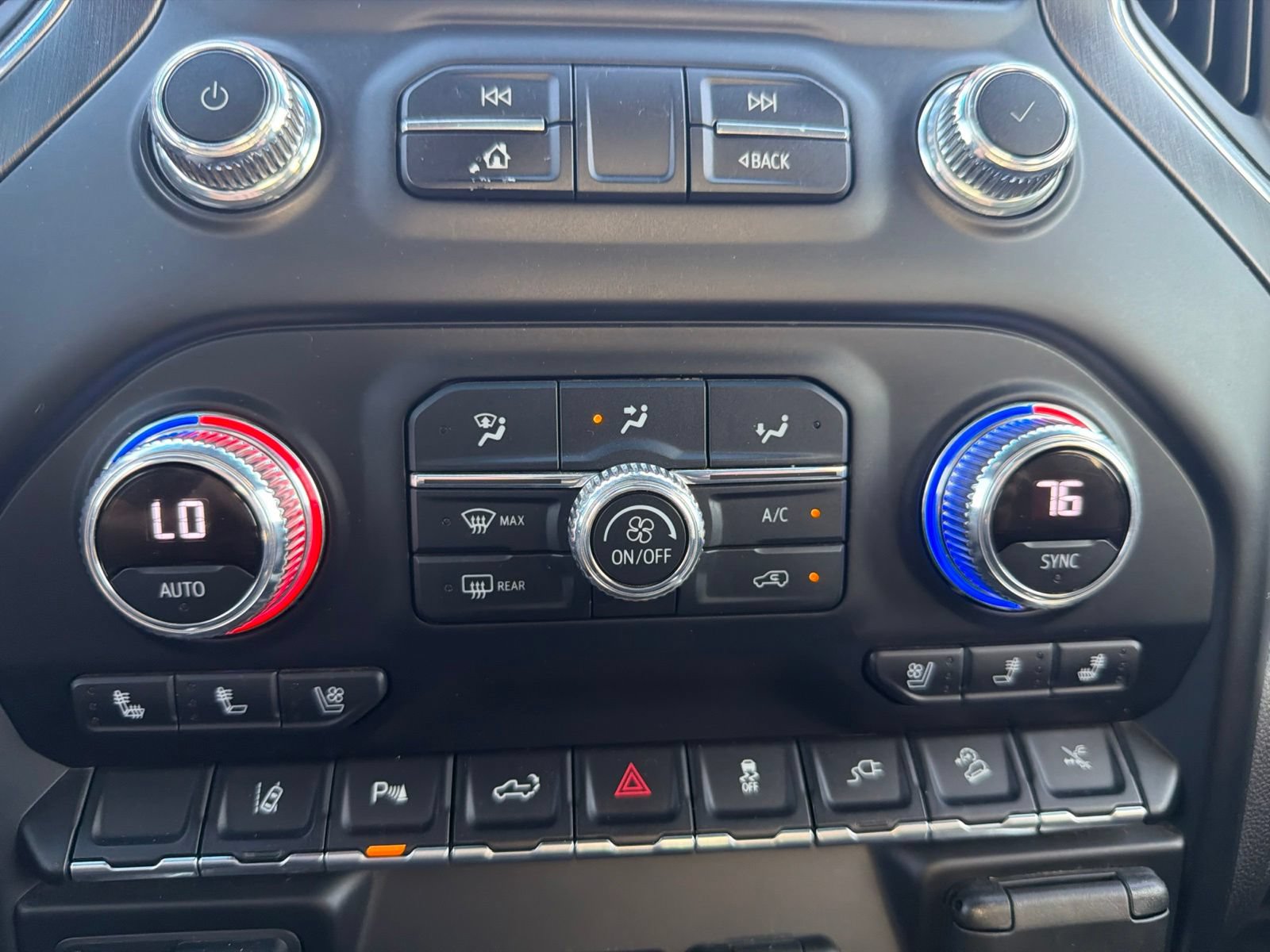 Used 2022 GMC Sierra 2500 AT4 w/ AT4 Preferred Package AWD/4WD image 37