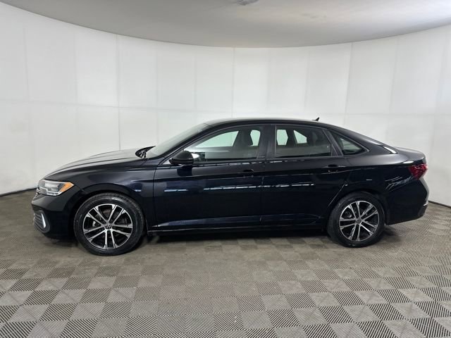 Used 2023 Volkswagen Jetta Sport image 6