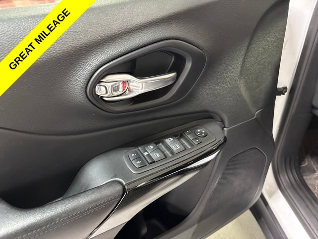 Certified 2021 Jeep Cherokee Latitude Plus AWD/4WD image 13