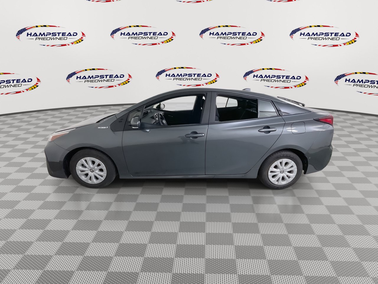 Used 2022 Toyota Prius LE FWD image 5