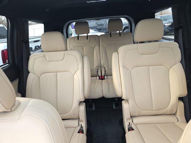 Used 2025 Jeep Grand Cherokee L Limited w/ Luxury Tech Group II image 16