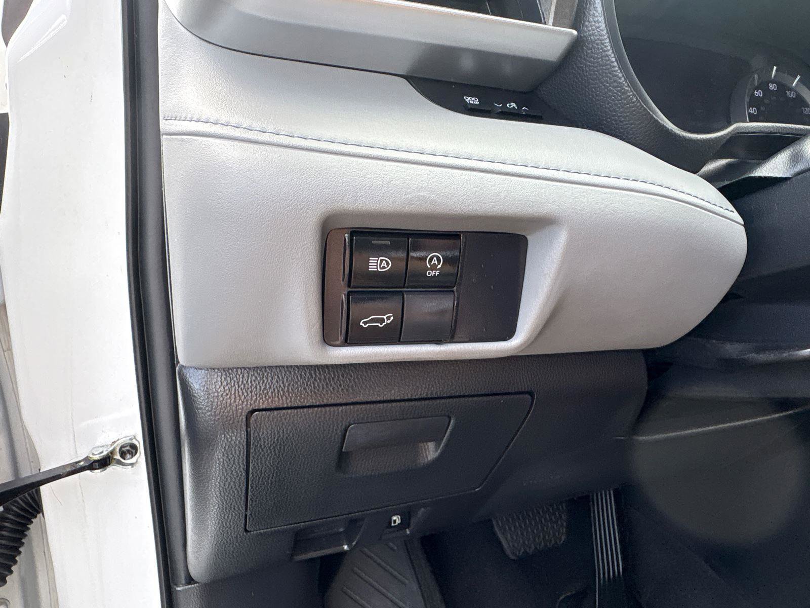 Used 2023 Toyota Highlander LE image 19