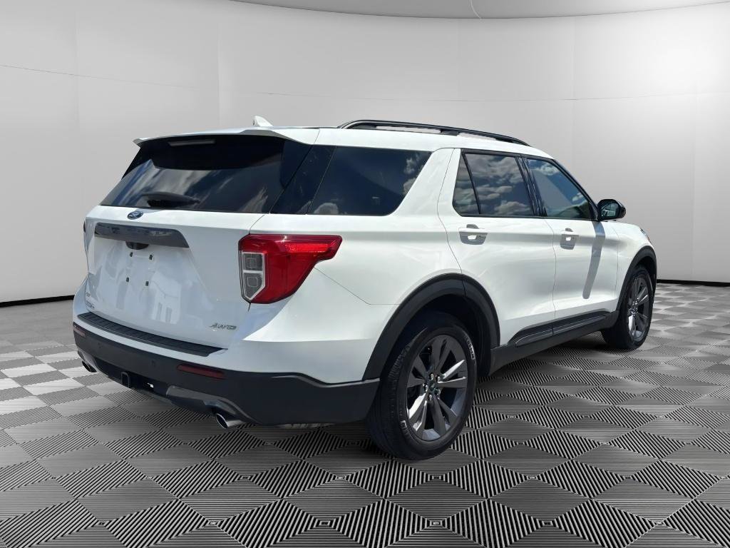 Used 2023 Ford Explorer XLT w/ Equipment Group 202A AWD/4WD image 4