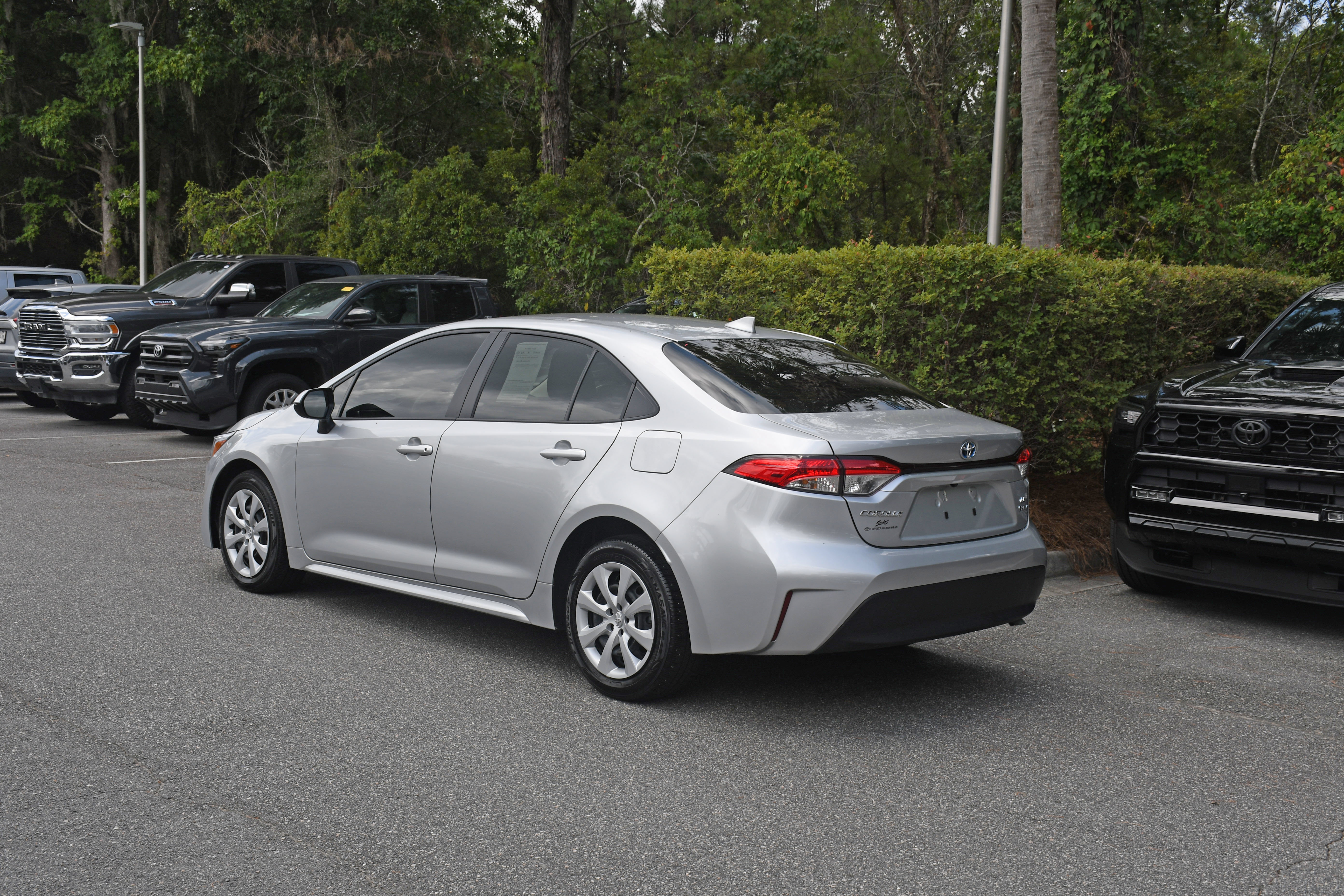 Certified 2025 Toyota Corolla LE FWD image 3