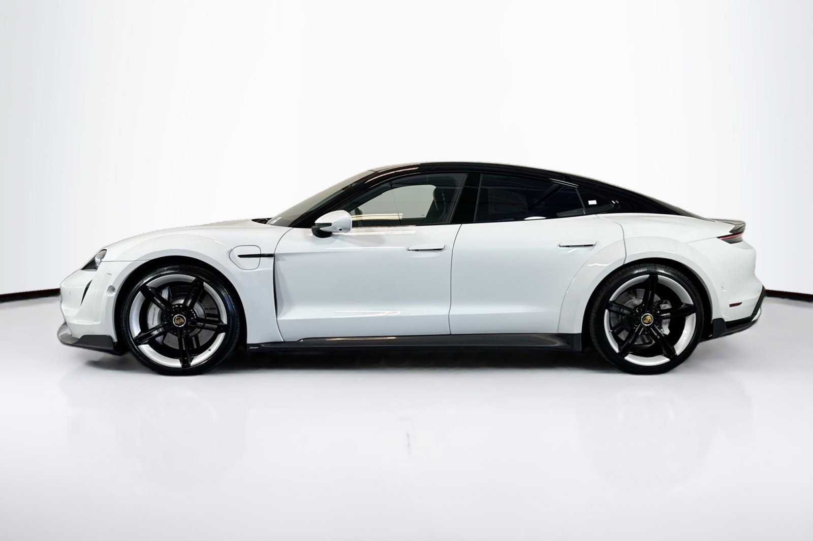 Used 2022 Porsche Taycan Turbo S image 8