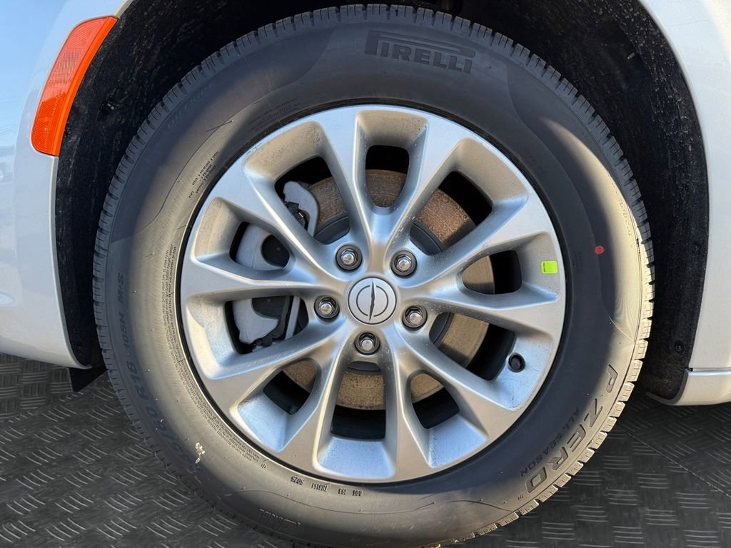 New 2026 Chrysler Pacifica Limited image 20