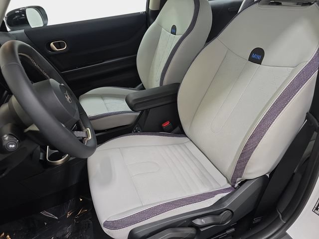 Used 2025 MINI Cooper 2-Door Hardtop FWD image 10