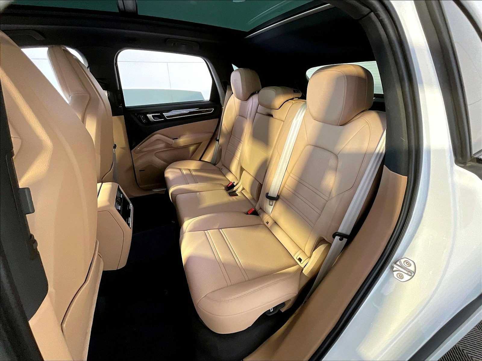 Certified 2023 Porsche Cayenne Platinum Edition AWD/4WD image 24