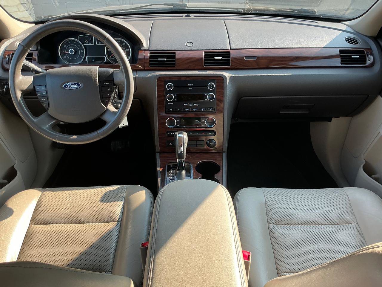 Used 2009 Ford Taurus SEL FWD image 17