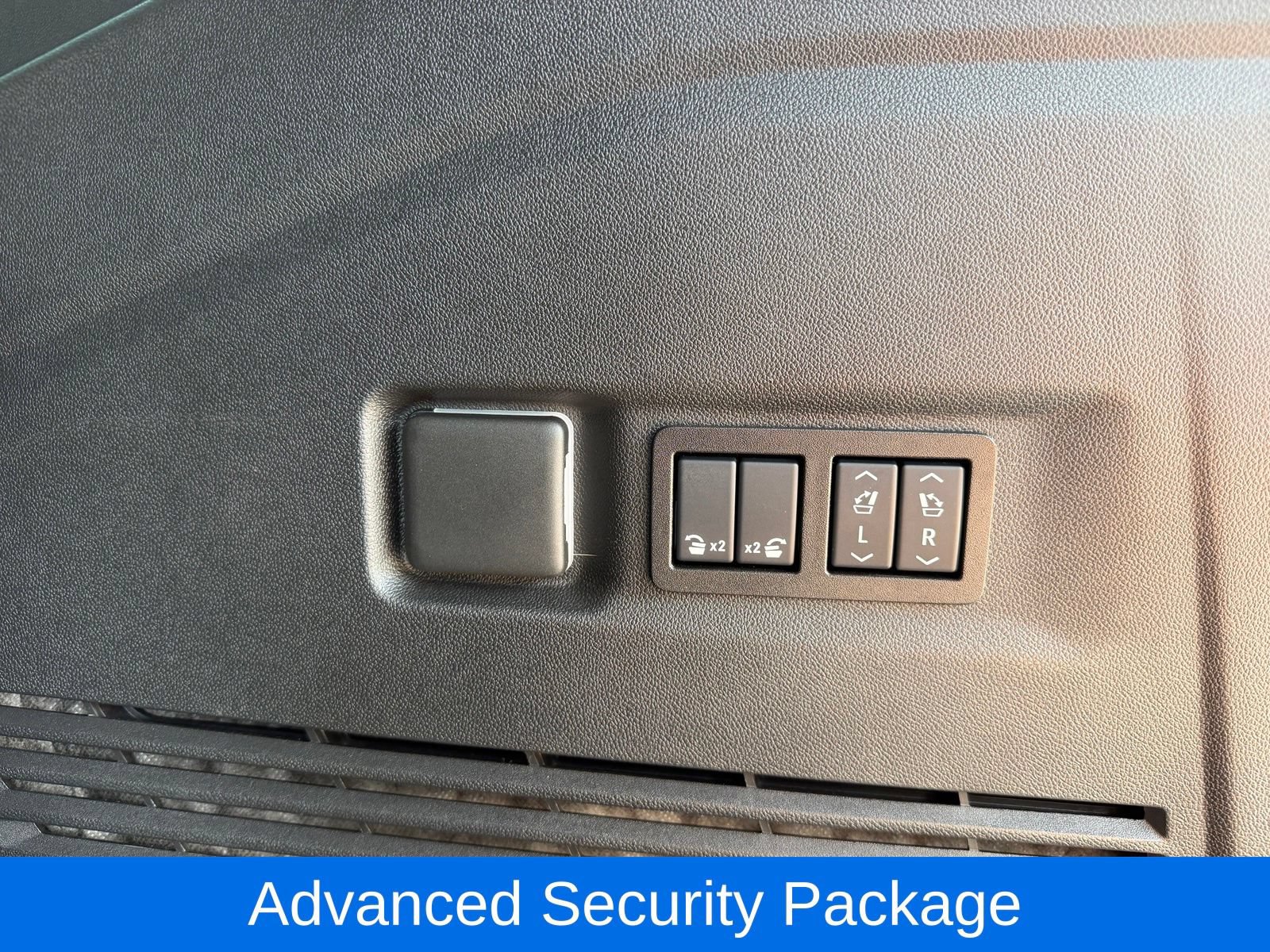 Used 2025 Chevrolet Suburban Premier AWD/4WD image 35