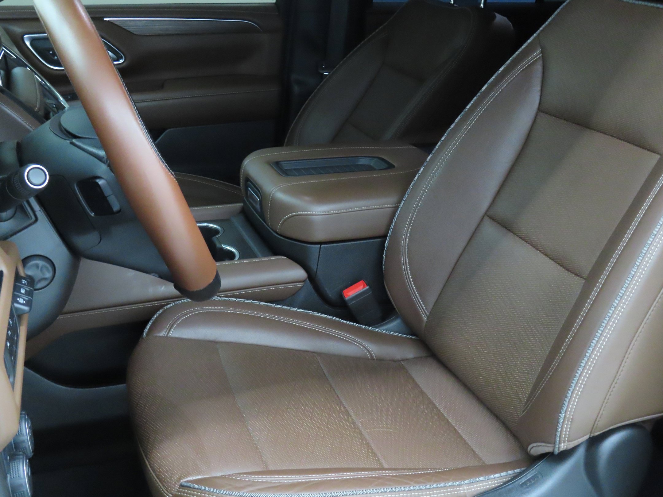 Used 2022 Chevrolet Tahoe High Country AWD/4WD image 11