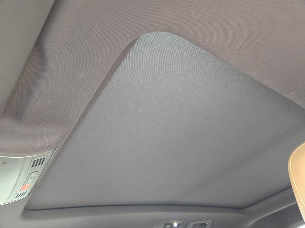 Used 2022 Volkswagen Tiguan SE w/ Panoramic Sunroof Package FWD image 26