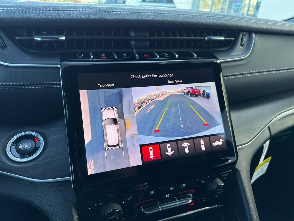 New 2025 Jeep Grand Cherokee Limited w/ Luxury Tech Group II image 24