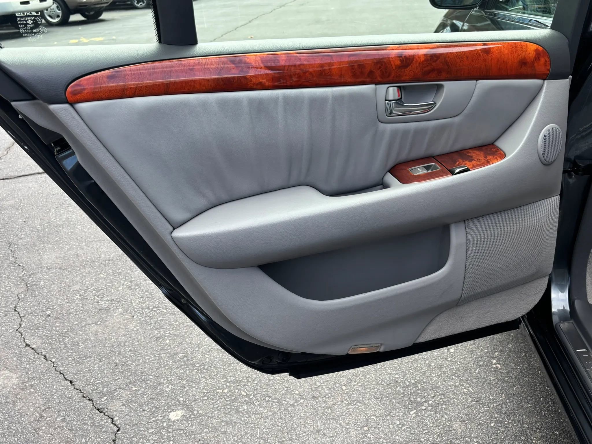 Used 2004 Lexus LS 430 RWD image 16