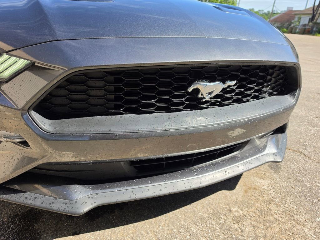 Used 2018 Ford Mustang Coupe RWD image 18