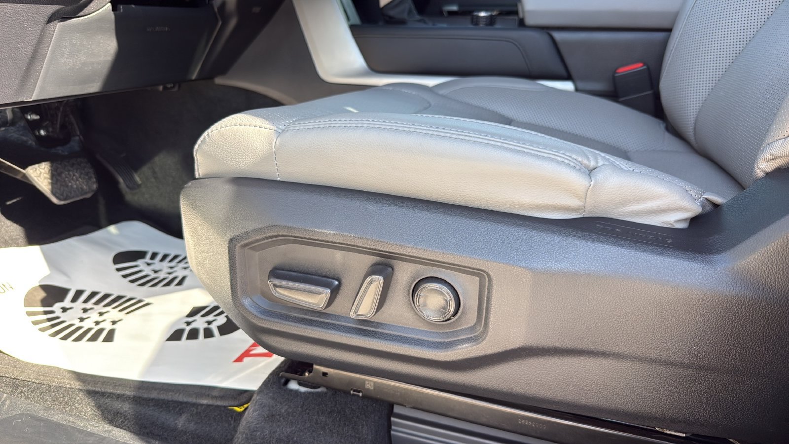 Used 2024 Toyota Sequoia Limited AWD/4WD image 10