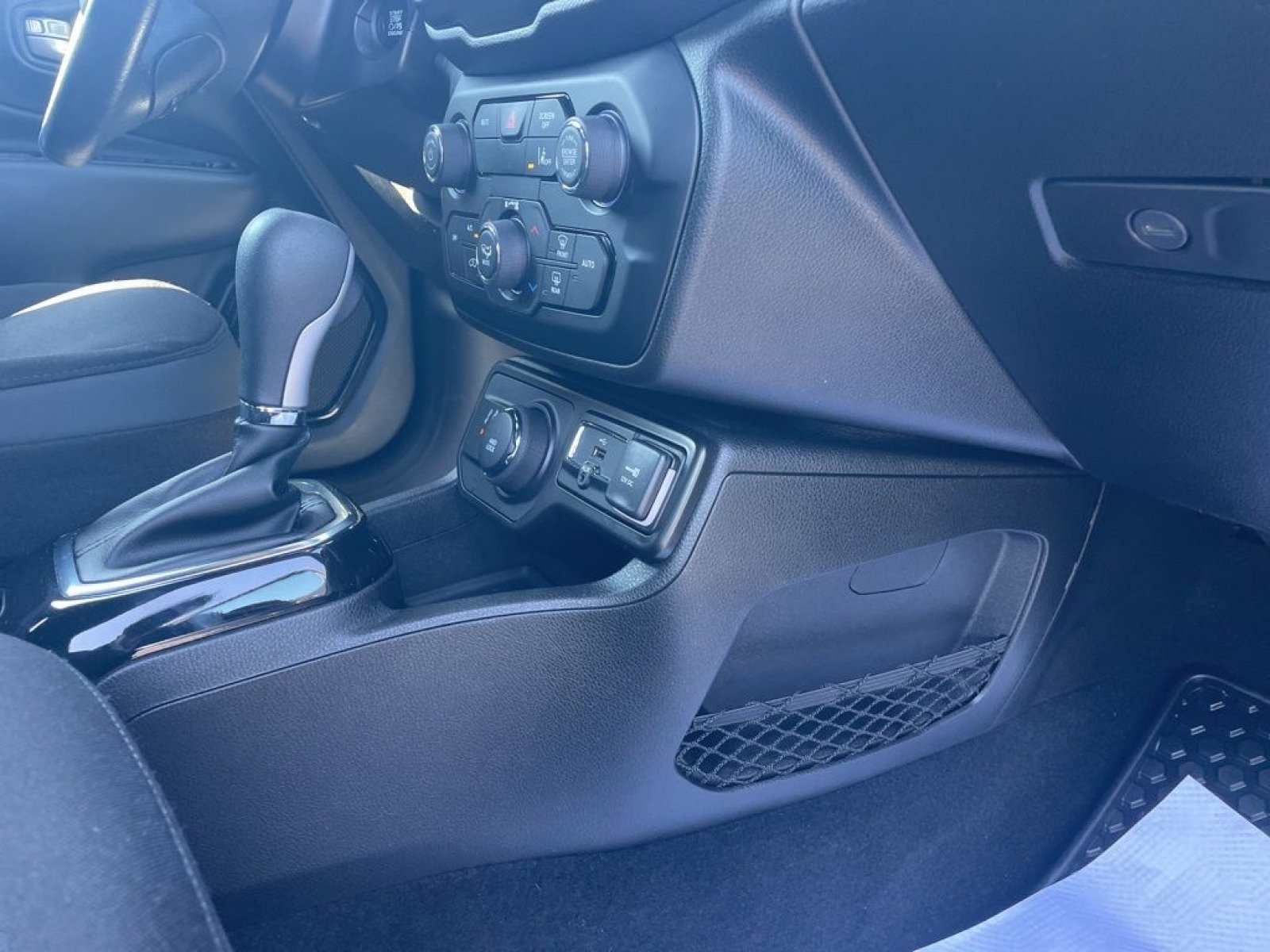 Used 2022 Jeep Renegade Altitude w/ Convenience Group AWD/4WD image 17